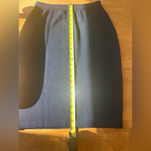 St John Collection Navy Blue Boucle Knit Pencil Skirt. Size 4 - Picture 9 of 9